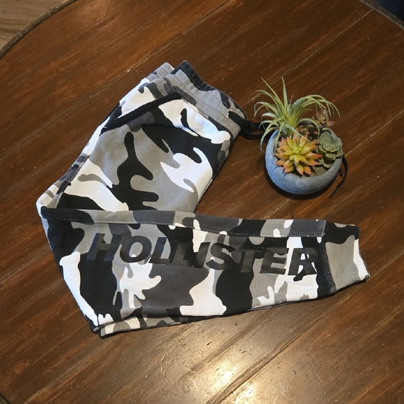 Hollister Pants - Hollister Women's Black and Gray Camo Joggers #817